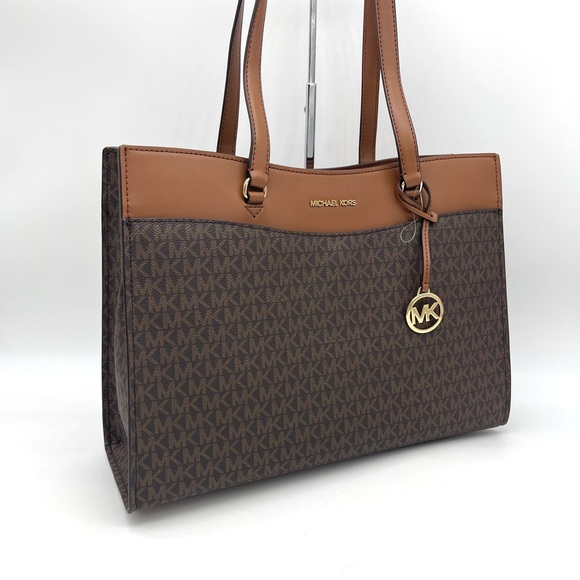 Michael Kors Large MF Pocket Shoulder Tote Bag - Picture 1 of 10